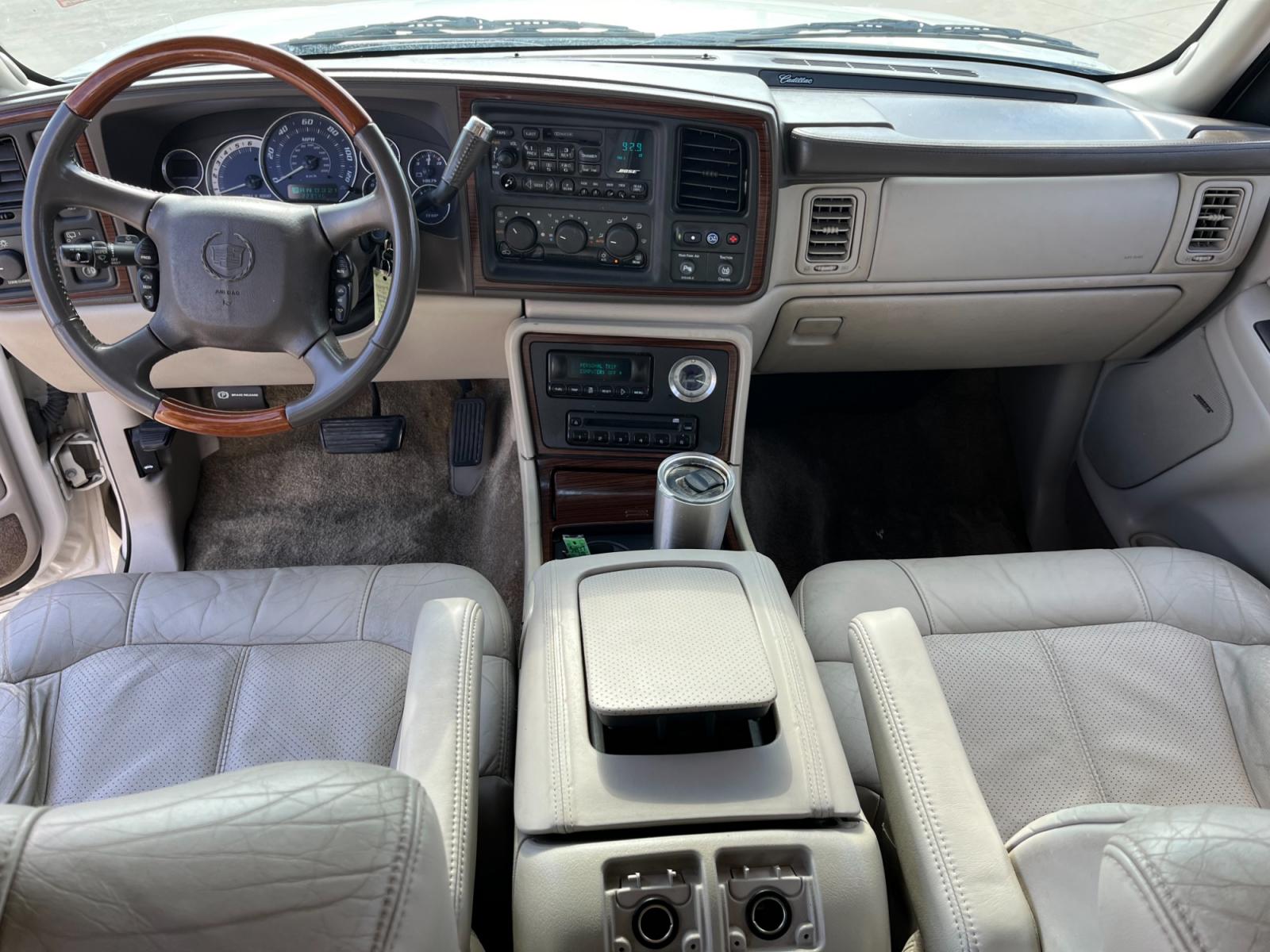 2002 white /TAN Cadillac Escalade 2WD (1GYEC63T62R) with an 5.3L V8 OHV 16V engine, 4-Speed Automatic Overdrive transmission, located at 14700 Tomball Parkway 249, Houston, TX, 77086, (281) 444-2200, 29.928619, -95.504074 - Photo #10